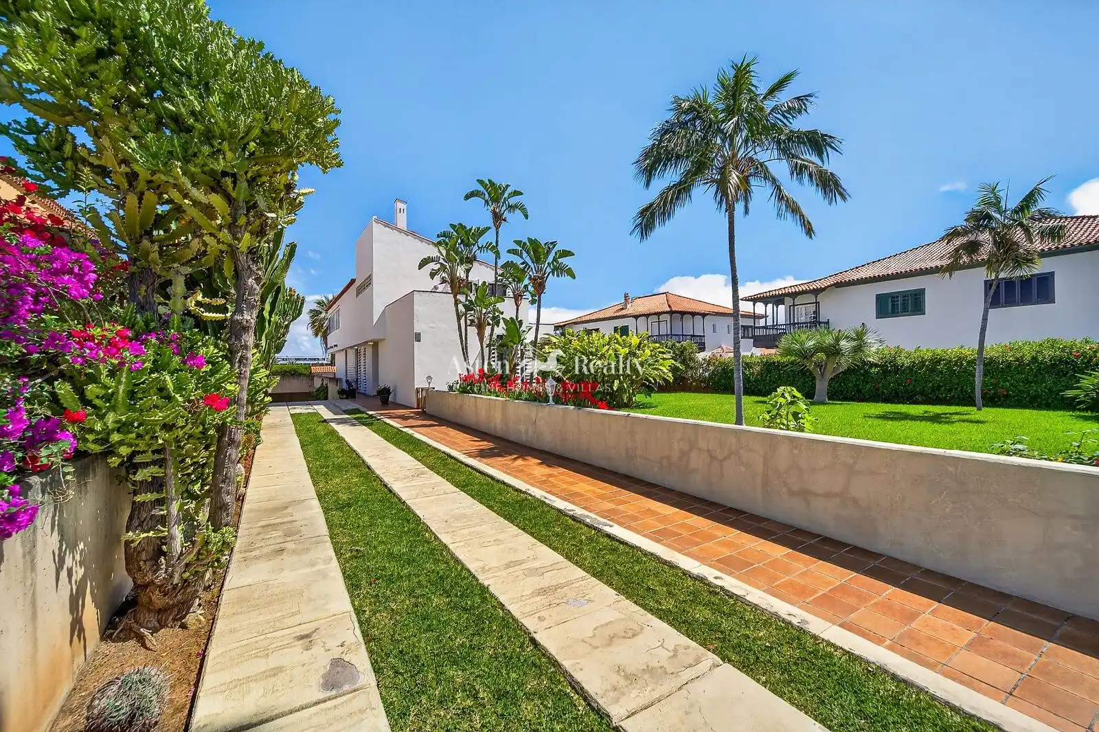 Vista exterior de Casa o xalet en venda en Puerto de la Cruz amb Jardí privat, Terrassa i Traster