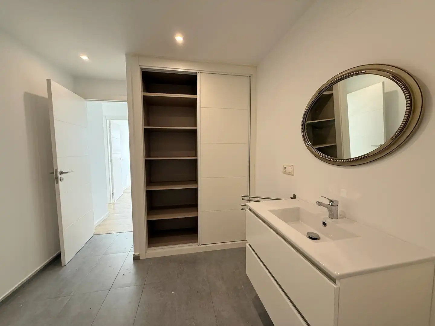 Baño de Piso de alquiler en A Coruña Capital  con Calefacción