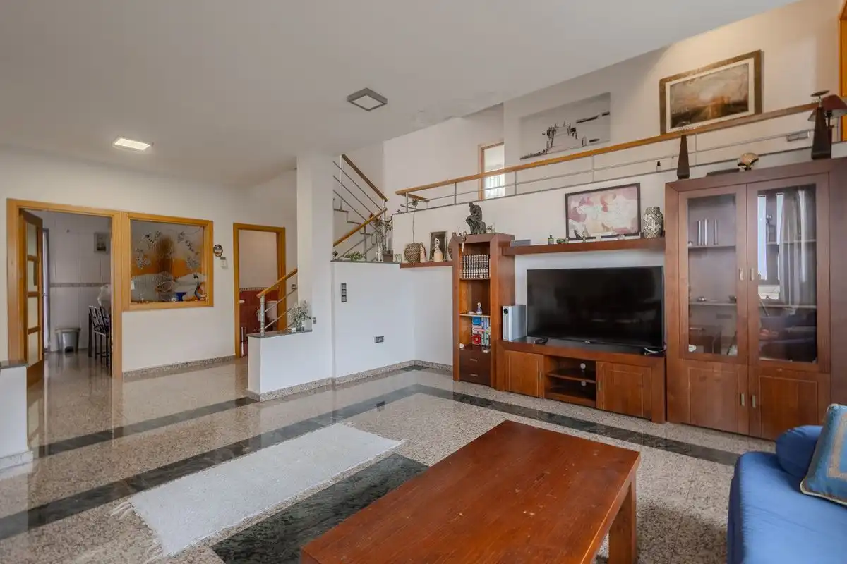 Chalet con terraza en venta en Calle Begonia, imagen 2