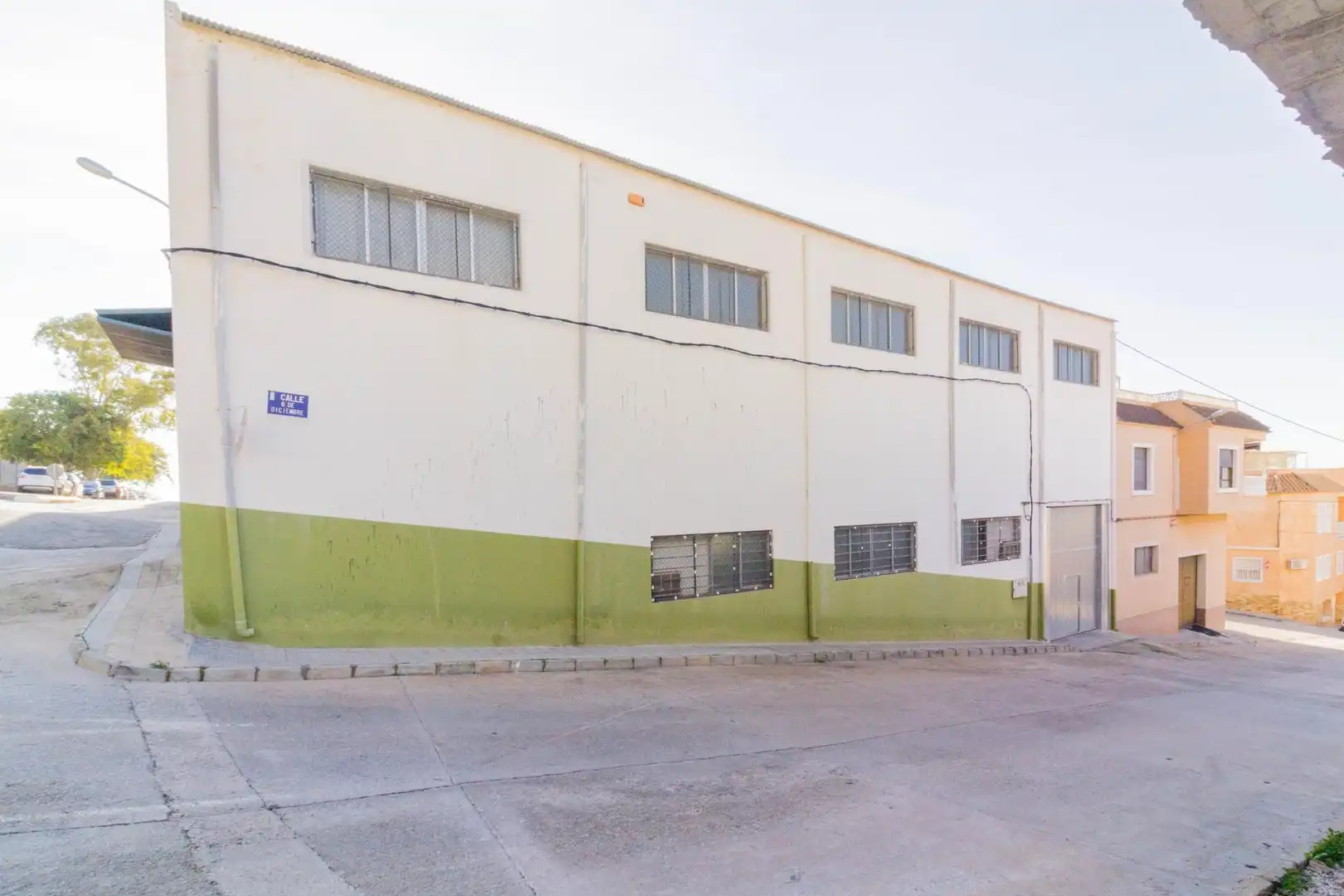 Außenansicht von Fabrikhallen zum Verkauf in Redován