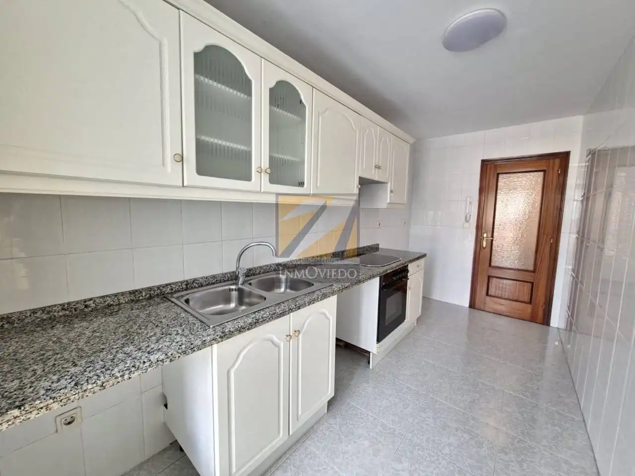 Cocina de Piso en venta en Oviedo  con Calefacción y Terraza