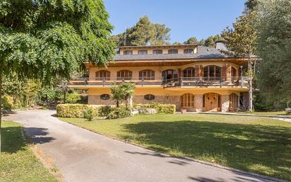 Vista exterior de Casa o xalet en venda en Begues amb Aire condicionat, Terrassa i Piscina