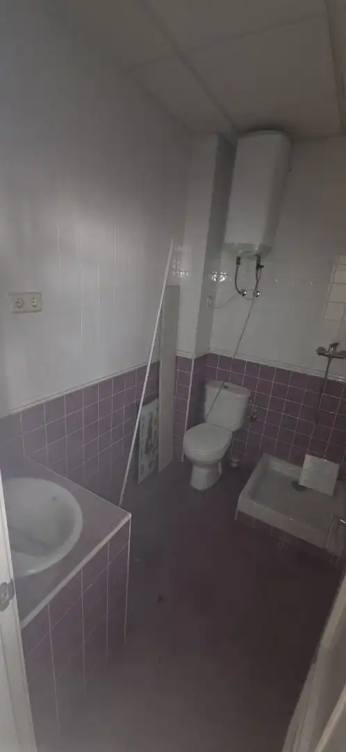 Baño de Local en venta en Pinto con Aire acondicionado