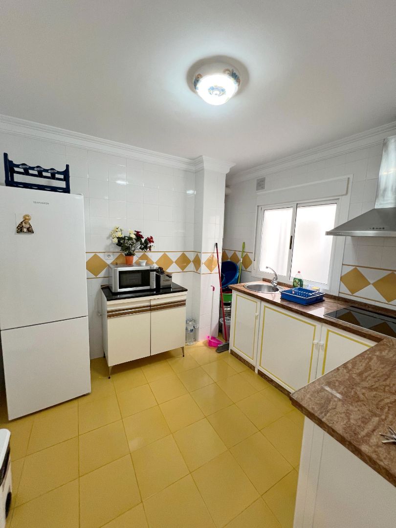 Kitchen of Flat to rent in Chipiona  with Furnished, Washing machine and Microwave