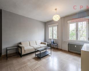 Living room of Flat to rent in  Madrid Capital  with Air Conditioner, Heating and Furnished