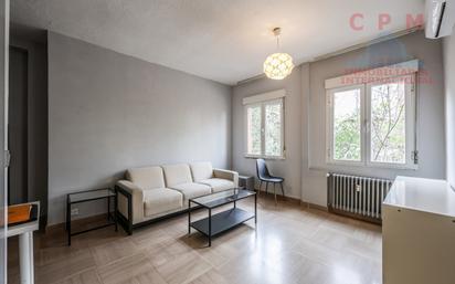 Living room of Flat to rent in  Madrid Capital  with Air Conditioner, Heating and Furnished