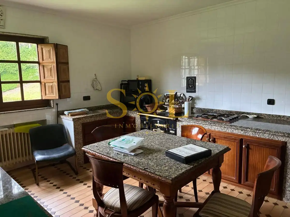 Cuina de Casa o xalet en venda en Pravia amb Calefacció i Jardí privat