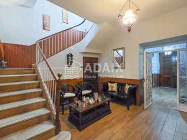 Casa con balcón en venta en Úbeda