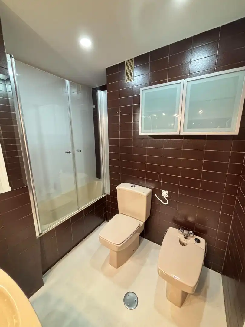 Bathroom of Flat for rent in Madrid  with Air Conditioner, Heating and Private garden