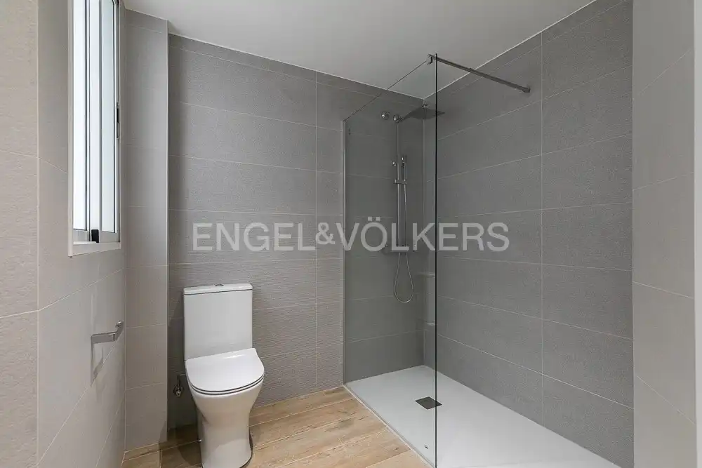 Baño de Ático de alquiler en Valencia con Aire acondicionado, Calefacción y Se aceptan mascotas