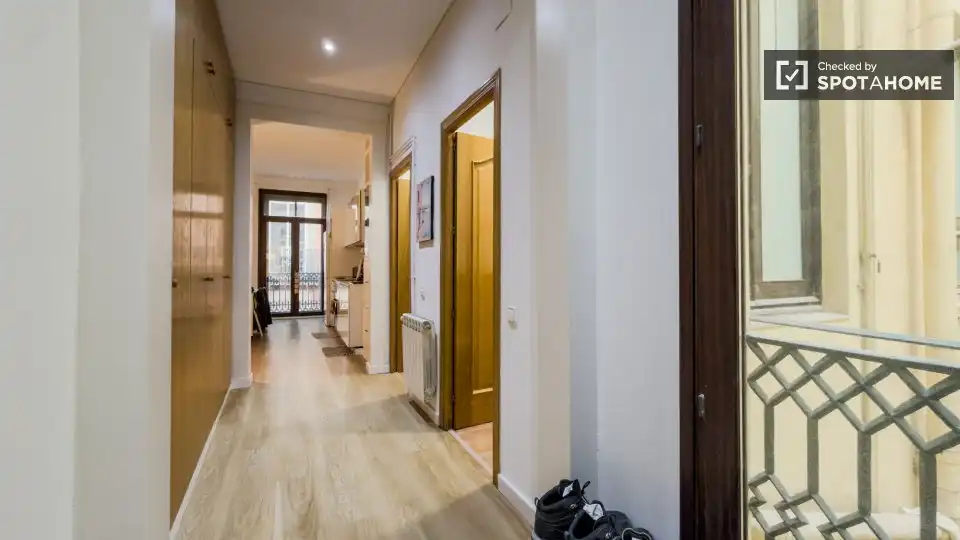 Appartamento con terrazza in affitto a Ciutat Vella, imagen 2