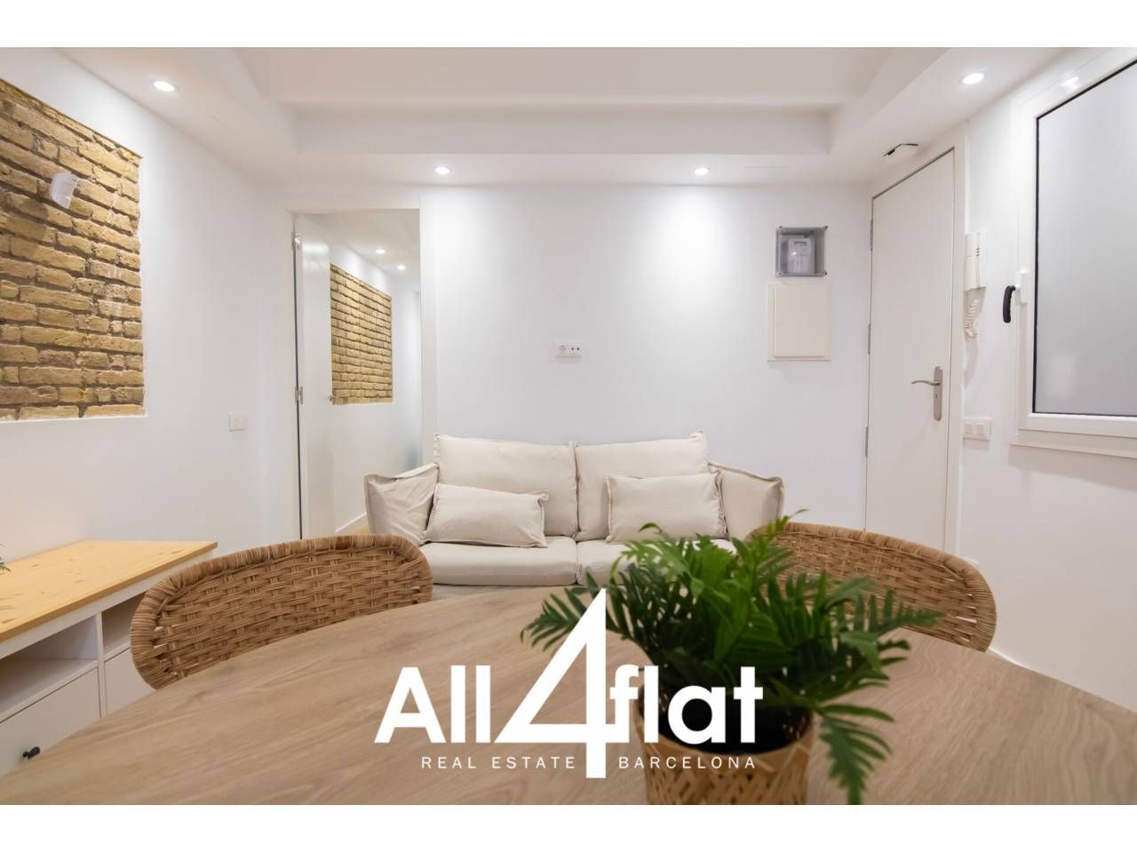 Vista exterior de Pis en venda en  Barcelona Capital amb Aire condicionat, Moblat i Alarma