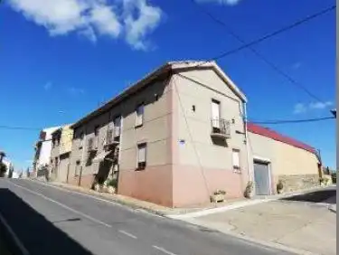 Vista exterior de Pis en venda en Palacios de la Valduerna