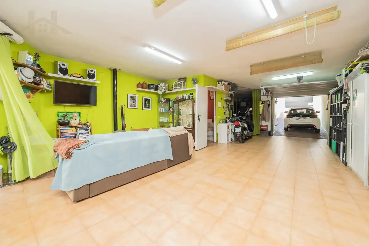 Casa aparellada amb terrassa en venda a Calle Sierra de Gredos 64, imagen 42