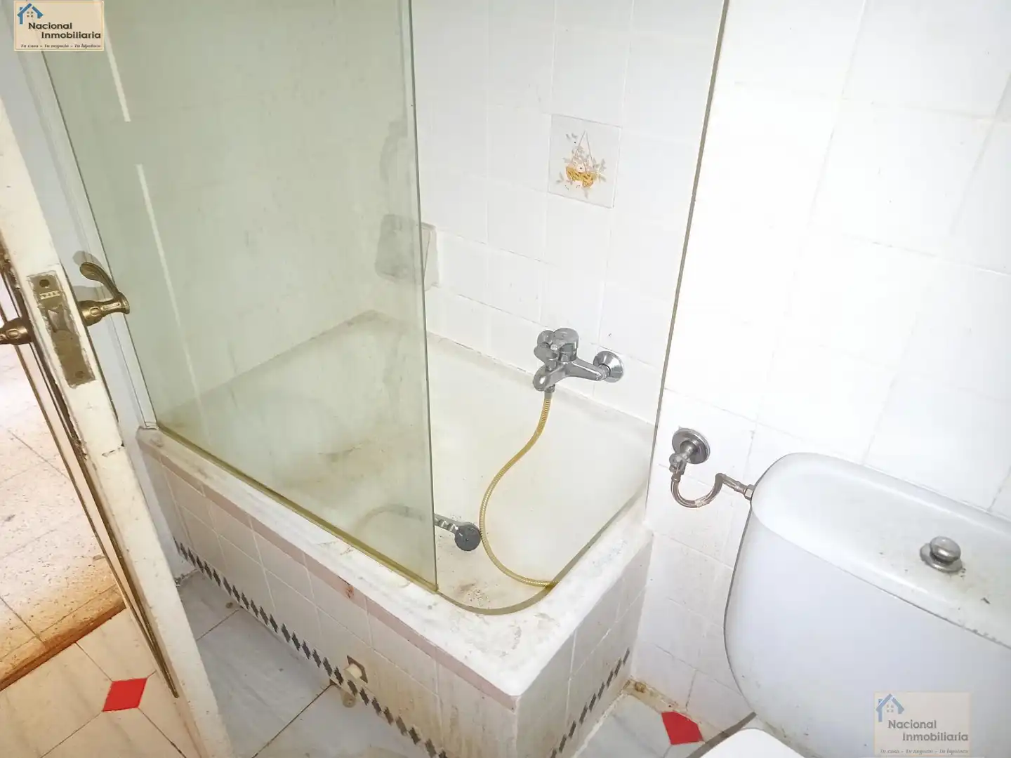 Baño de Piso en venta en Segovia con Calefacción y Alarma