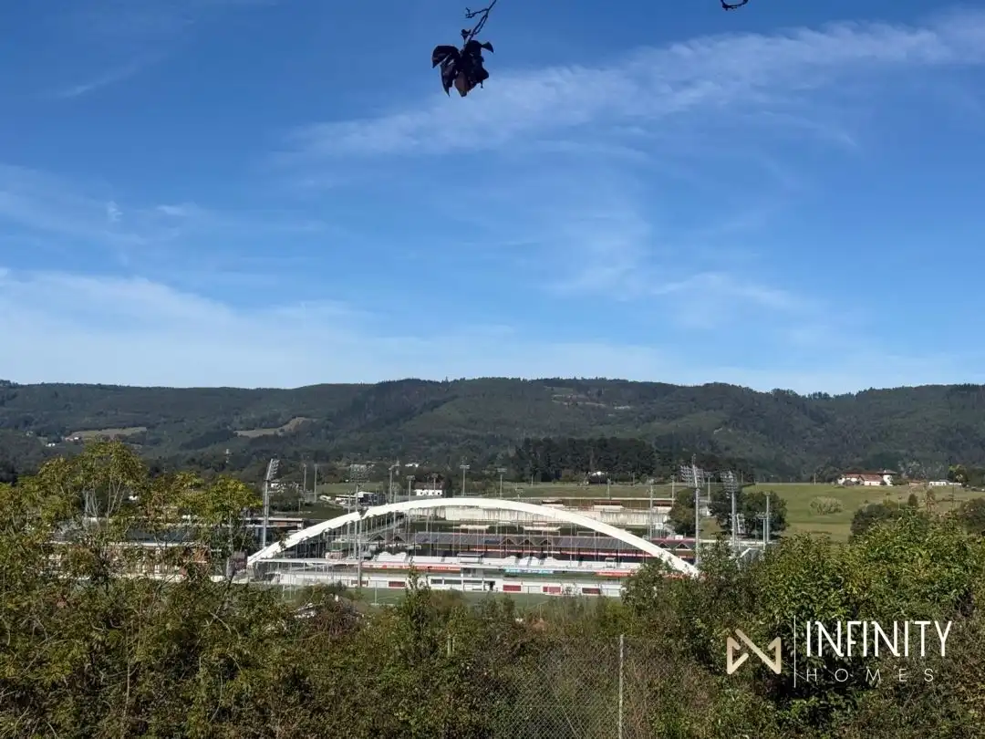 Parking de Casa o chalet en venta en Lezama con Calefacción, Jardín privado y Terraza