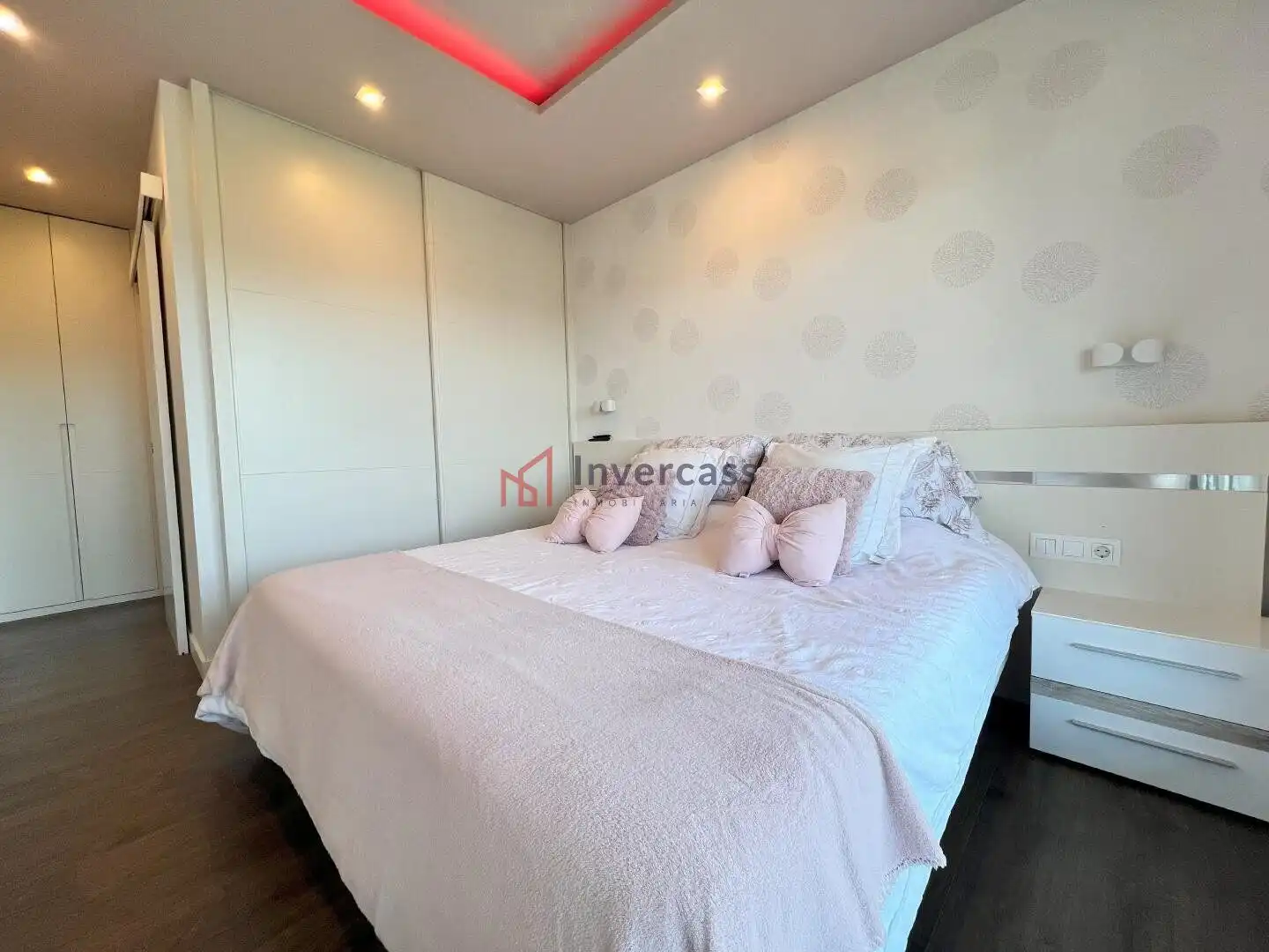 Habitación de Casa adosada en venta en Castro-Urdiales con Jardín privado, Trastero y Piscina comunitaria