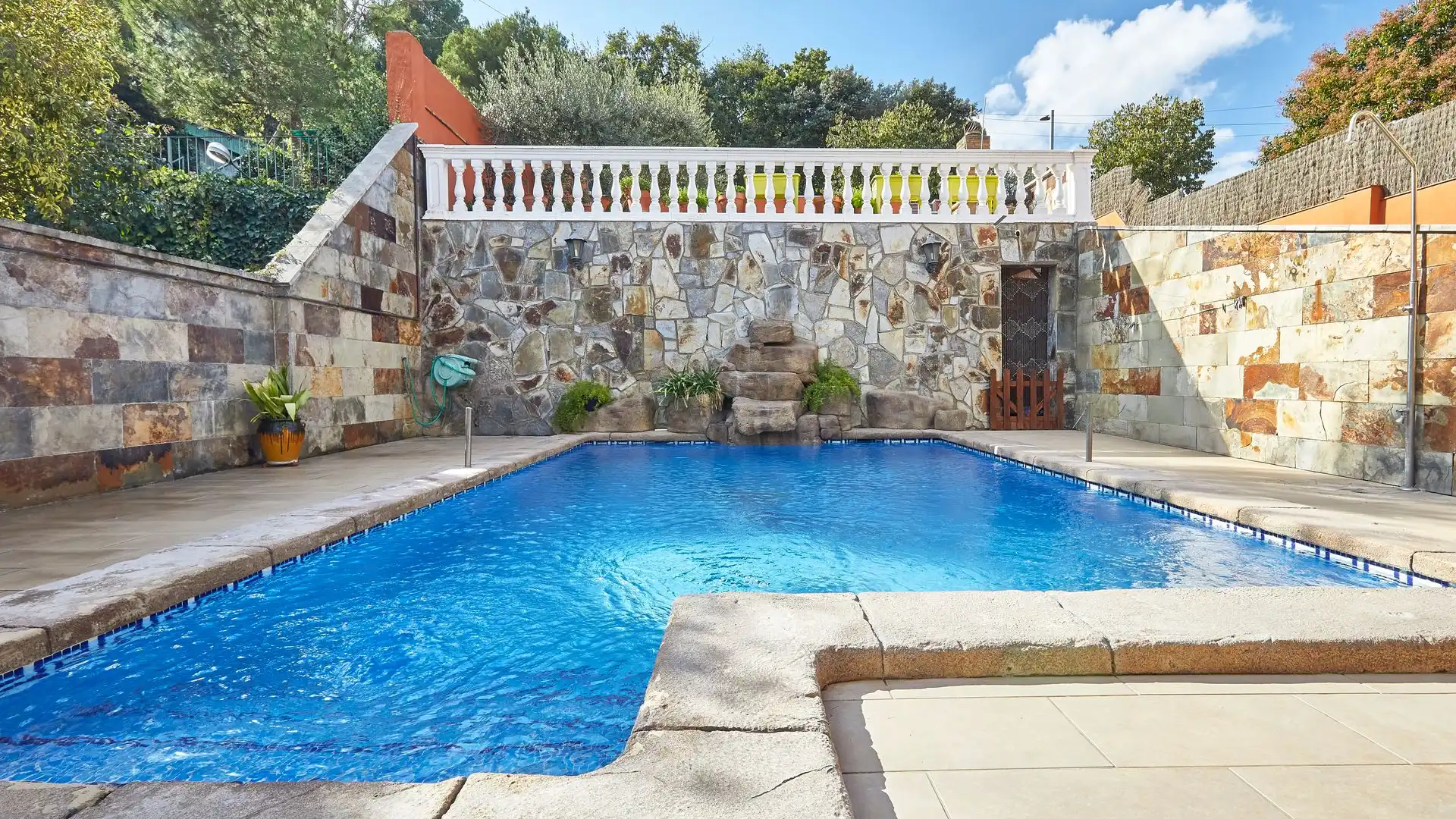 Piscina de Casa o xalet en venda en Montcada i Reixac amb Calefacció, Jardí privat i Terrassa