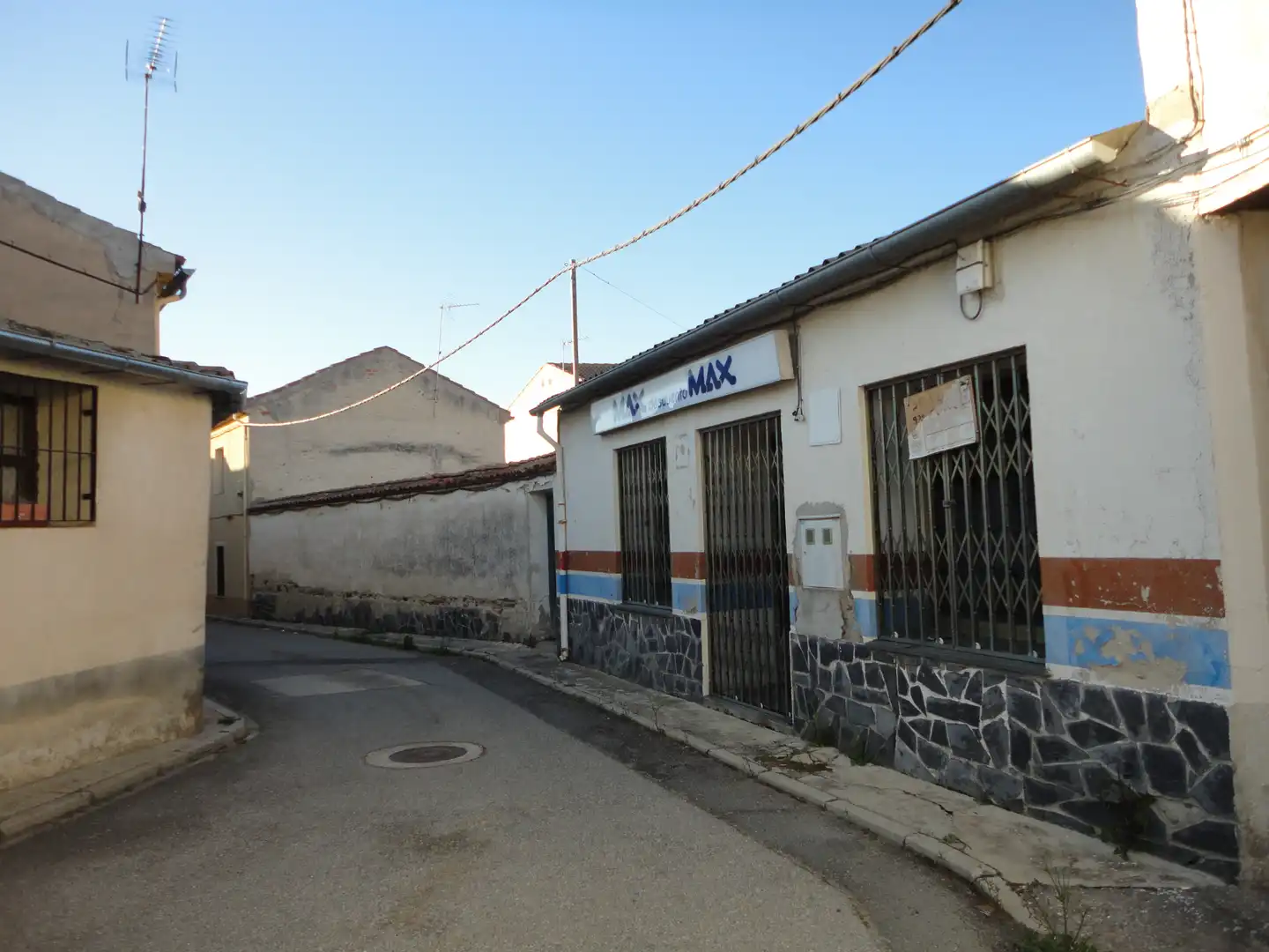 Außenansicht von Haus oder Chalet zum Verkauf in Bernardos mit Privatgarten, Terrasse und Schwimmbad