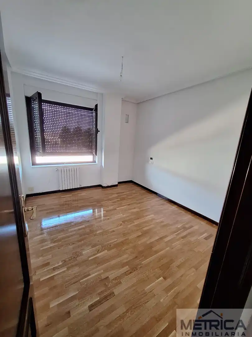 Bedroom of Flat for sale in Salamanca  with Heating, Parquet flooring and Terrace