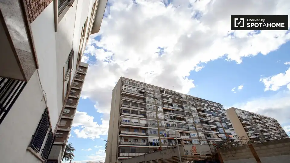 Vista exterior de Piso de alquiler en Valencia con Aire acondicionado, Calefacción y Amueblado