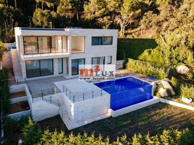 Casa-chalet en Venta en Carrer Margarida Xirgu, 22 en Roca Grossa