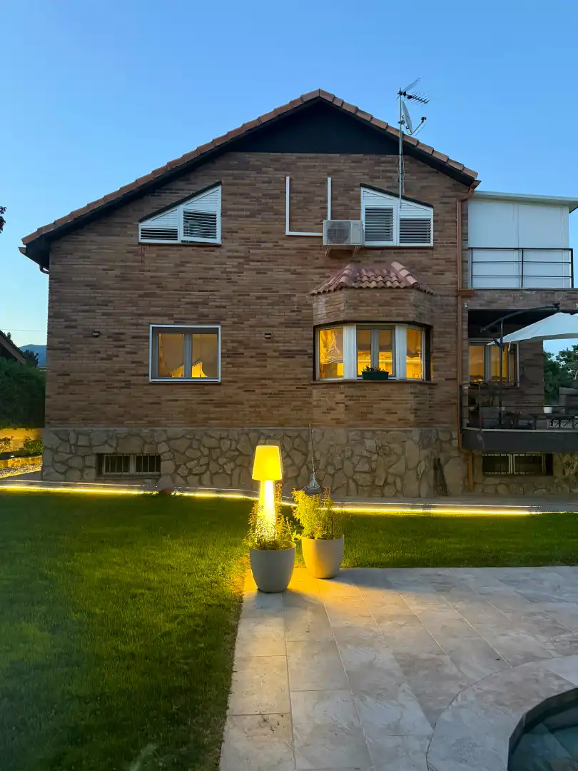 Jardí de Casa o xalet en venda en Becerril de la Sierra amb Aire condicionat, Calefacció i Jardí privat