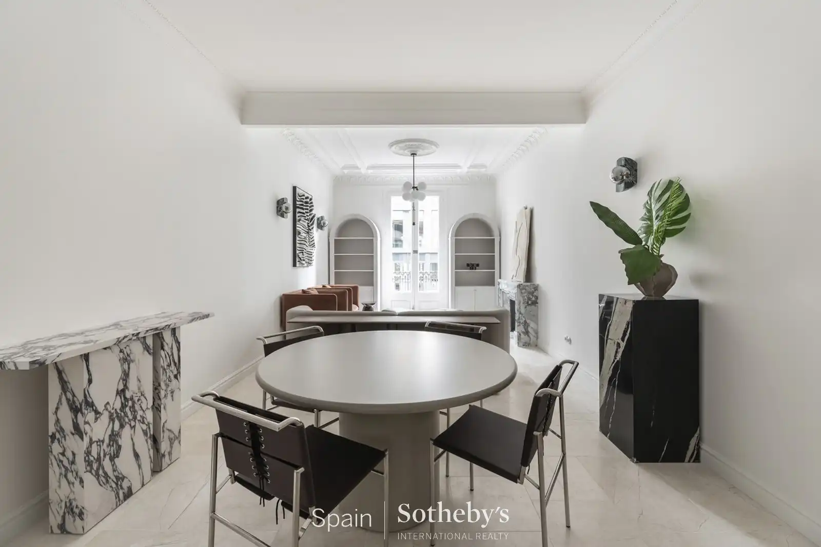 Menjador de Apartament en venda en Barcelona amb Aire condicionat