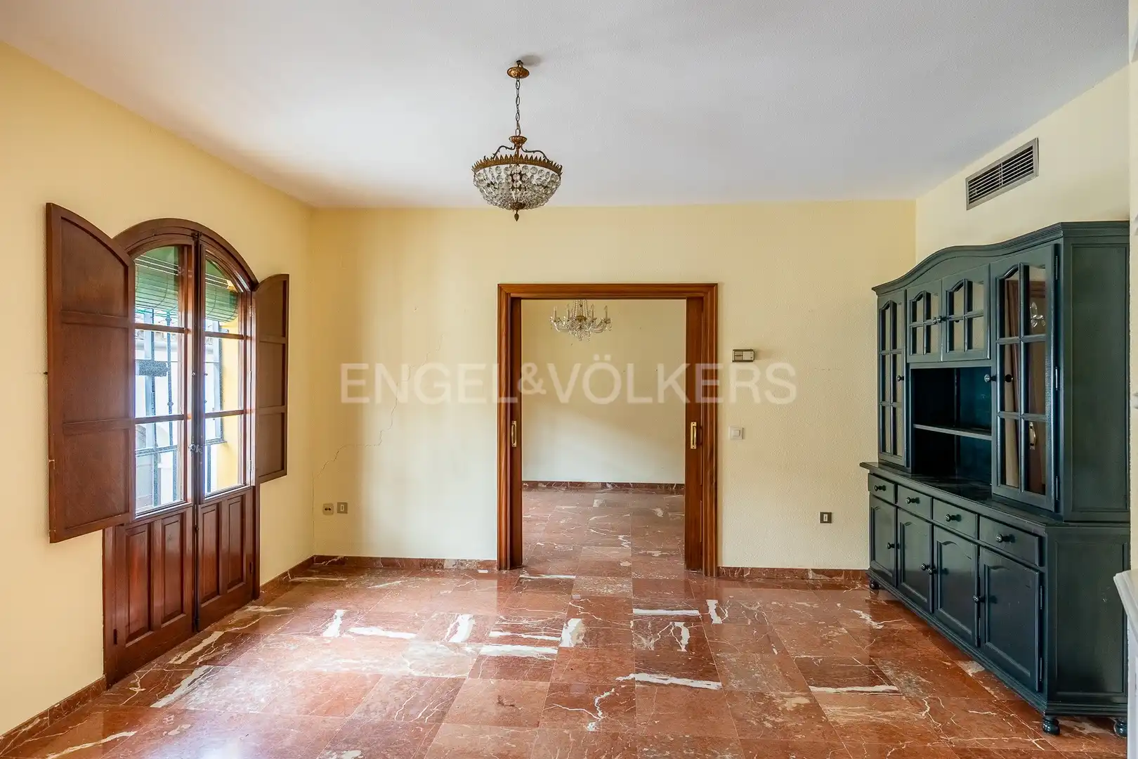 Flat for sale in Sevilla  with Air Conditioner and Heating
