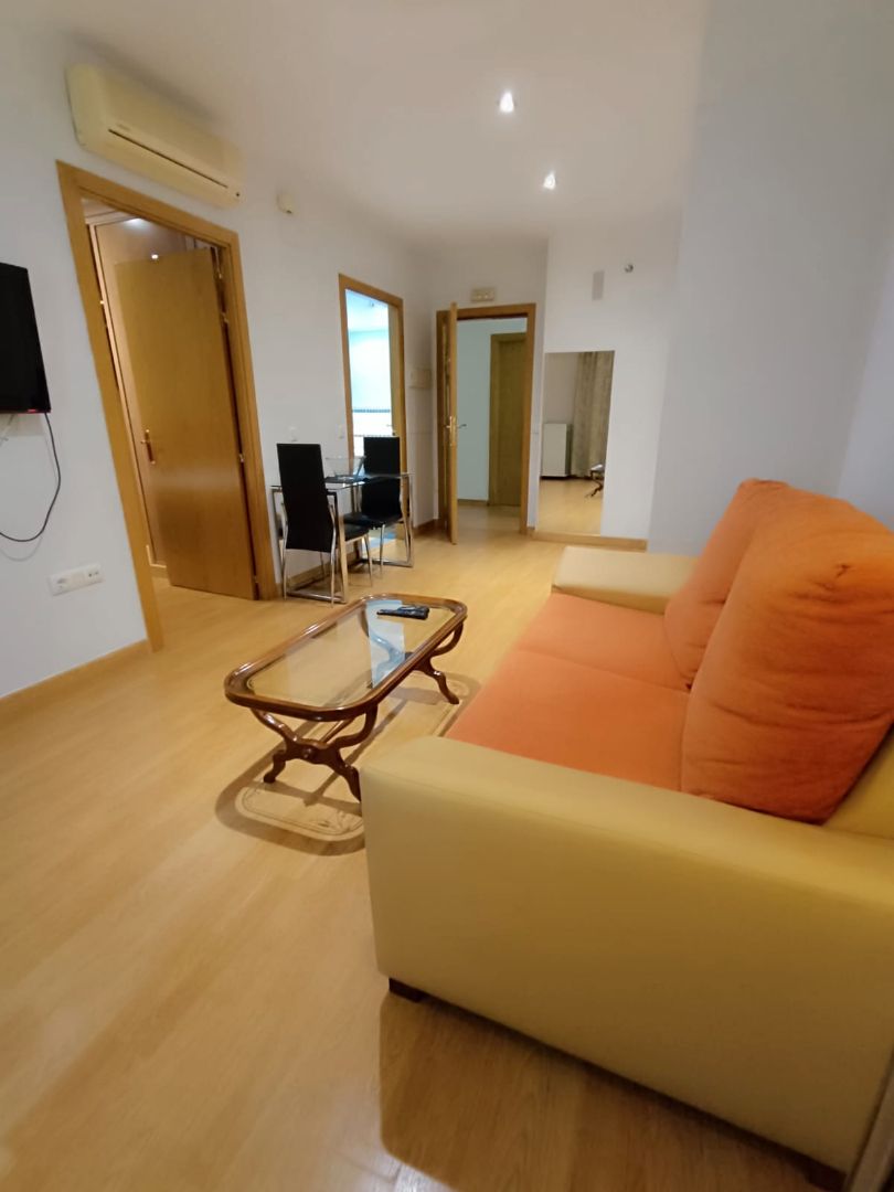 Sala d'estar de Apartament de lloguer en Badajoz Capital amb Aire condicionat, Parquet i Moblat