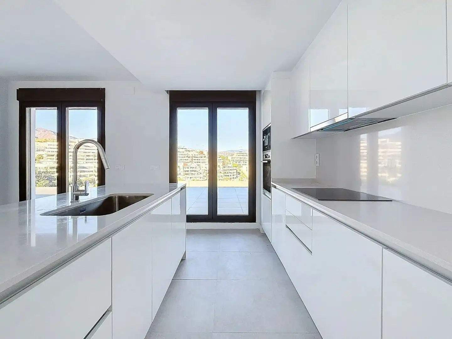 Apartamento con piscina en venta en Calle Eslovenia 5, imagen 5