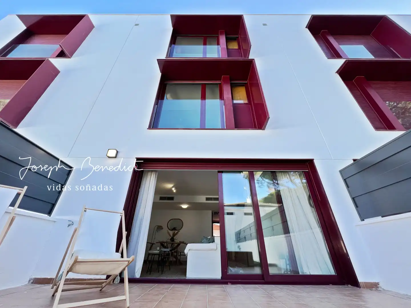 Vista exterior de Casa adosada en venda en Castelldefels amb Aire condicionat, Calefacció i Jardí privat