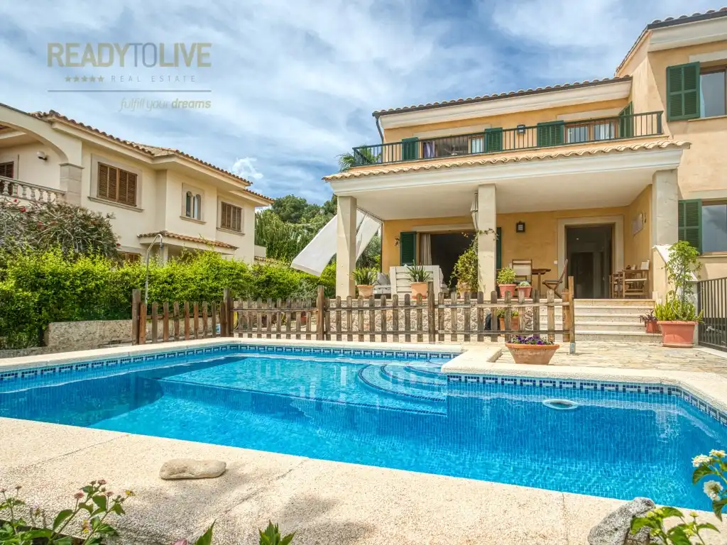 Außenansicht von Einfamilien-Reihenhaus zum Verkauf in Alcúdia mit Klimaanlage, Privatgarten und Terrasse