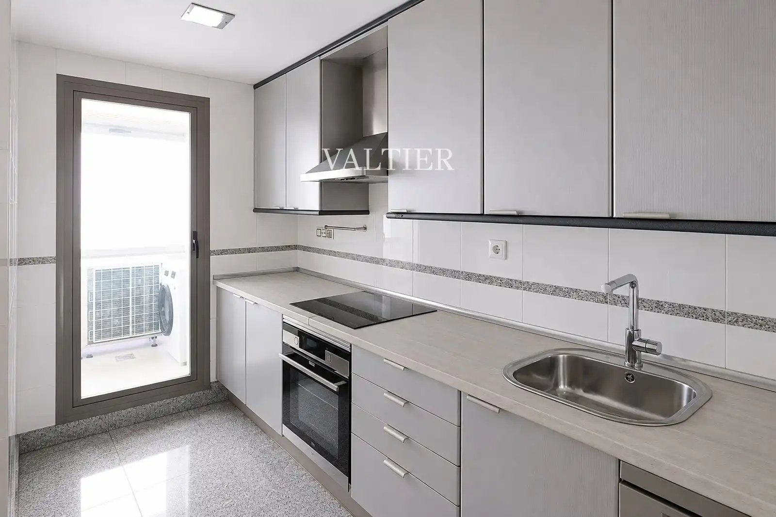 Kitchen of Flat for rent in Madrid  with Air Conditioner, Terrace and Storage room