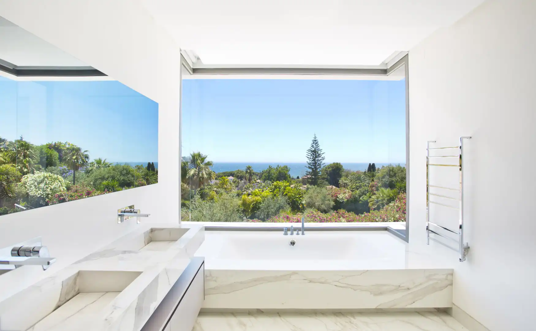 Bany de Casa o xalet de lloguer en Marbella amb Aire condicionat, Jardí privat i Terrassa