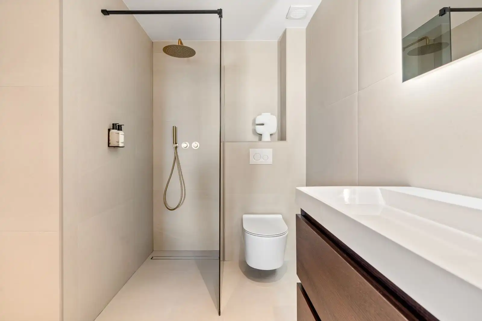 Baño de Apartamento en venta en Marbella con Terraza, Amueblado y Piscina comunitaria