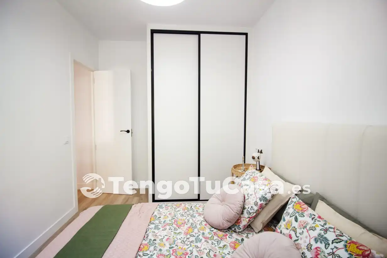 Bedroom of Flat for sale in Madrid  with Air Conditioner, Heating and Parquet flooring