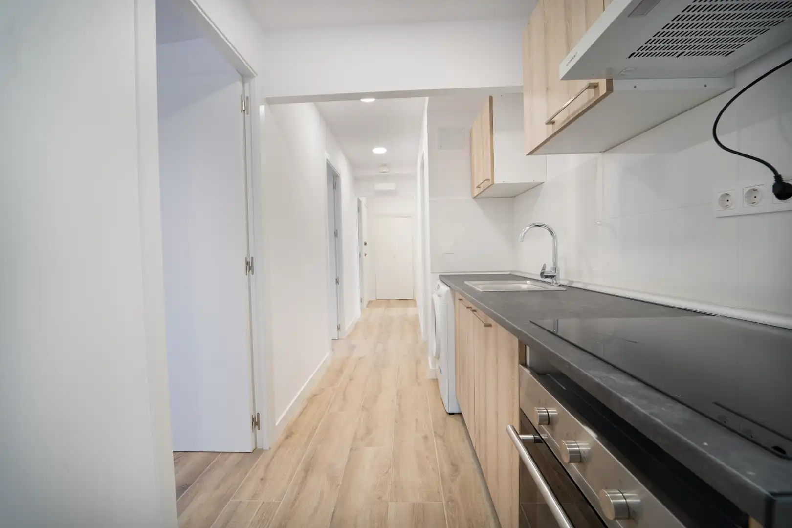 Room in Calle de Manuel Maroto, 47, San Diego