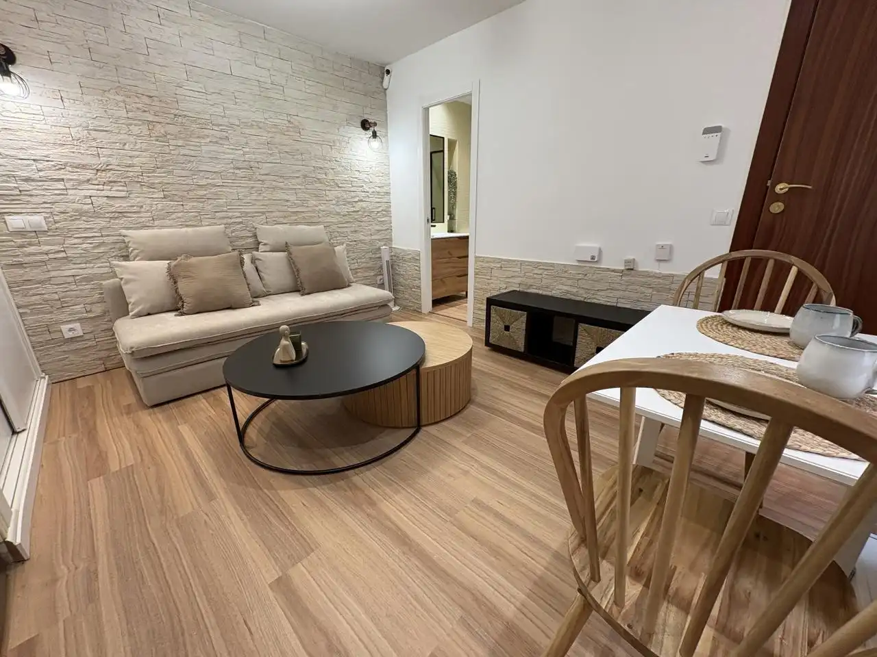 Sala d'estar de Estudi en venda en Madrid amb Aire condicionat i Moblat