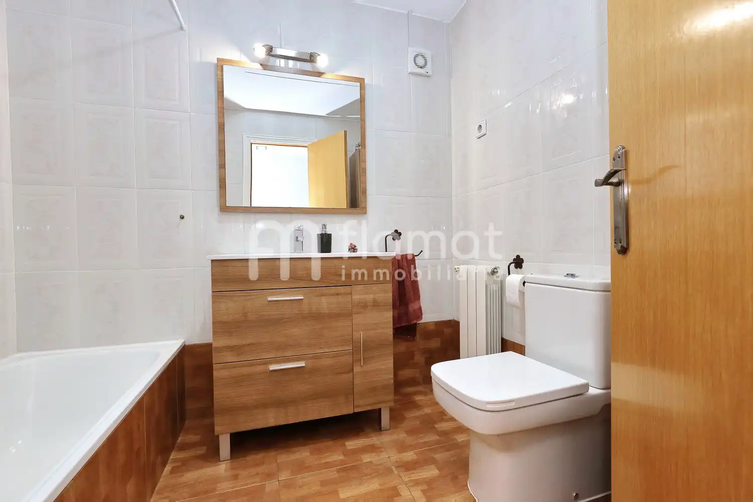 Bathroom of Flat for sale in Sabadell