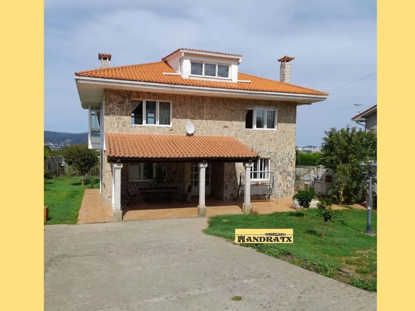 Vista exterior de Casa o xalet en venda en Mugardos amb Calefacció i Traster