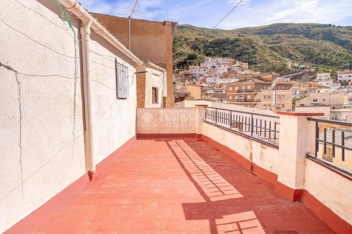 Außenansicht von Einfamilien-Reihenhaus zum Verkauf in Torvizcón mit Terrasse
