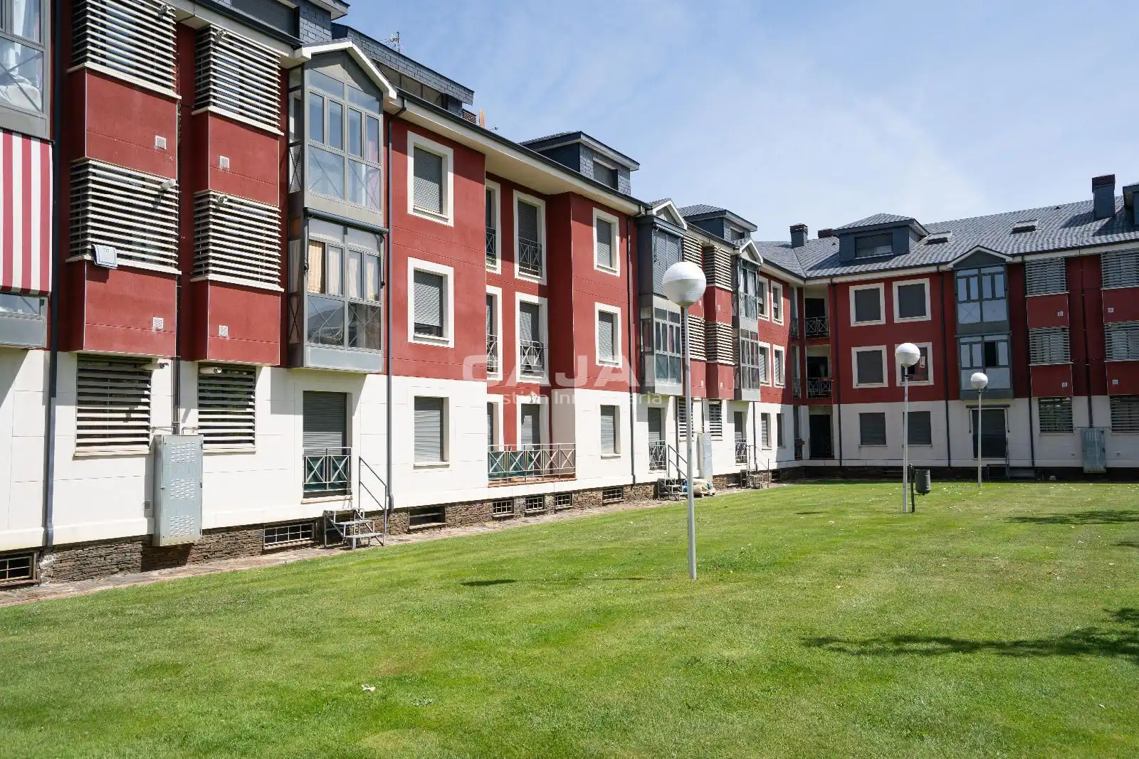 Außenansicht von Wohnung zum Verkauf in Riaza mit Heizung, Abstellraum und Schwimmbad