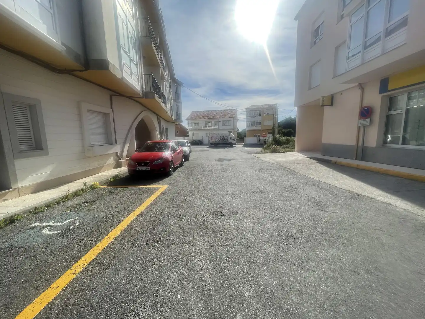 Parking of Commercial properties for rent in Carnota