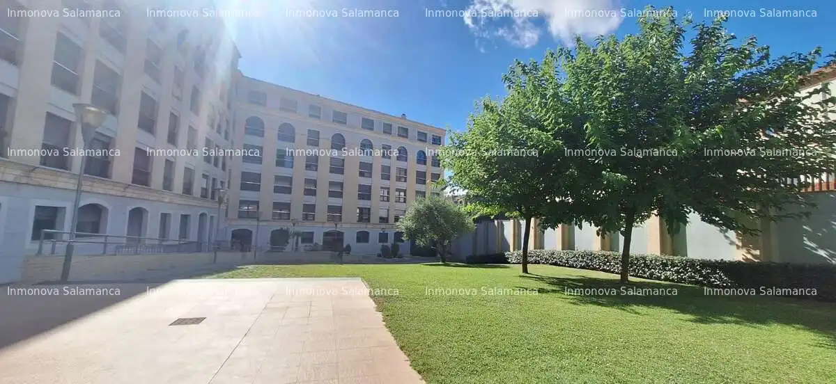 Vista exterior de Pis de lloguer en Salamanca amb Calefacció, Moblat i Piscina comunitària