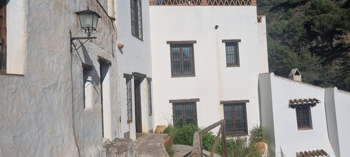 Exterior view of Single-family semi-detached for sale in Cómpeta  with Terrace and Swimming Pool