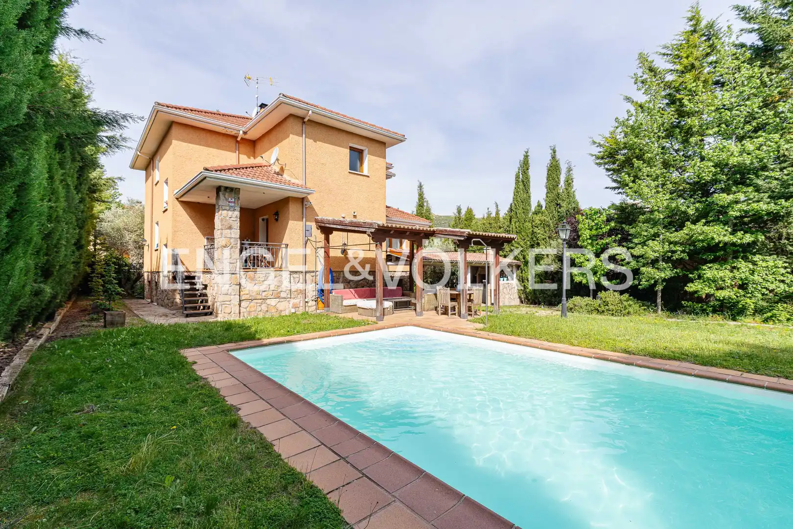 Exterior view of Houses for sale in Becerril de la Sierra  with Heating, Private garden and Terrace