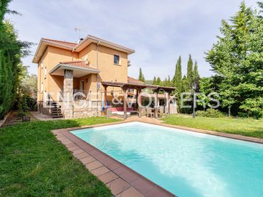 Casa con piscina in vendita a Becerril de la Sierra