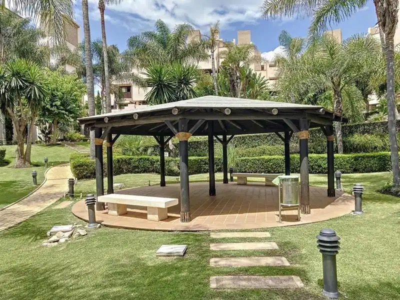 Terraza de Piso de alquiler en Estepona con Jardín privado, Terraza y Amueblado