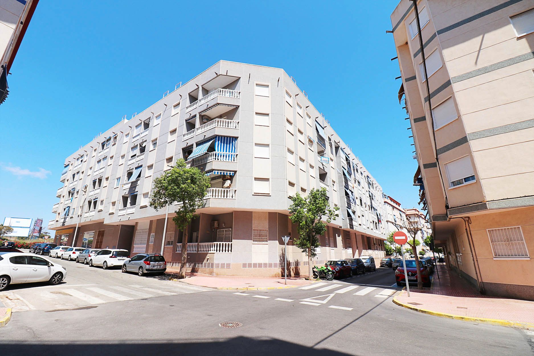 Exterior view of Apartment for sale in Guardamar del Segura  with Air Conditioner, Terrace and Furnished